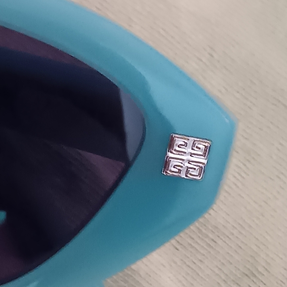 Givenchy Paris RETRO-STYLED Cateye in Azure Blue/Cyan Blue New w Tag - Picture 4 of 5